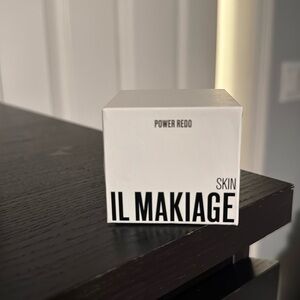 IL MAKIAGE Skin Power Redo - White and Black